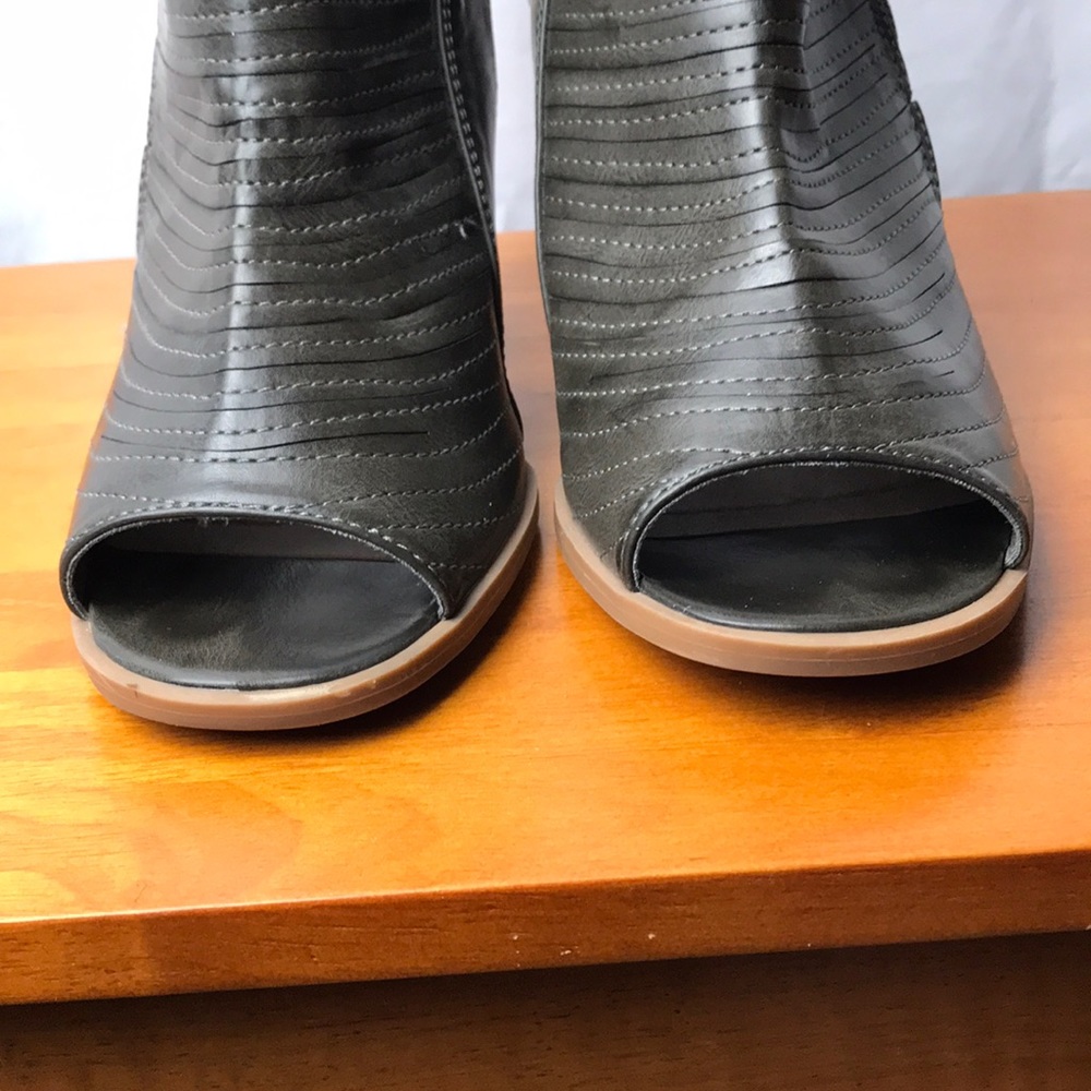CL by Laundry Peep Toe Booties Grey Sz:10 - Picture 3 of 8